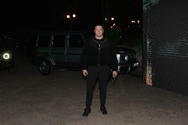 PEVAČU PREMINUO OTAC U NOVOGODIŠNJOJ NOĆI, PA SMOGAO SNAGE DA ZAPEVA: "Bila je to Božija volja""