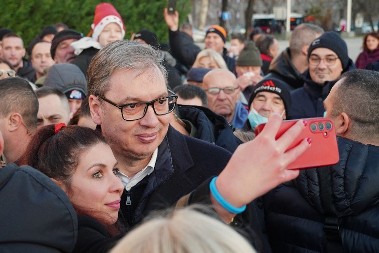 PREDSEDNIK VUČIĆ POSLAO JAKU PORUKU GRAĐANIMA: Zemlju je od potpunog urušavanja sačuvao narod i beskrajno sam mu zahvalan