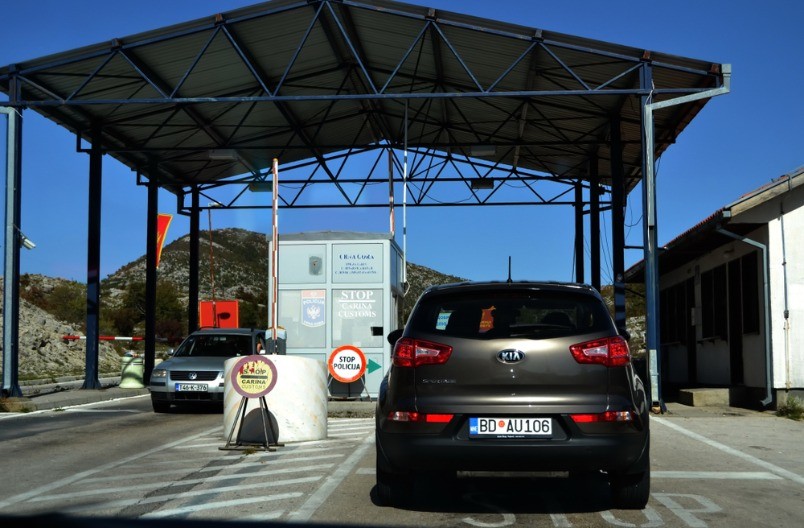 PONUDIO NOVAC NA GRANICI KOD HERCEG NOVOG Rus uhapšen zbog pokušaja podmićivanja policajca