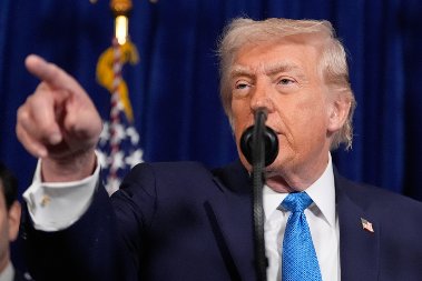 TRAMP UPRO PRSTOM U OVOG LIDERA: "Bolje mu je da se pazi, znam šta radi"