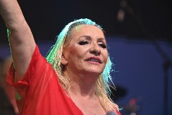 ON JE BIO NJENA TIHA PATNJA Vesna Zmijanac je bila ludo zaljubljena u ovog kolegu sa estrade!