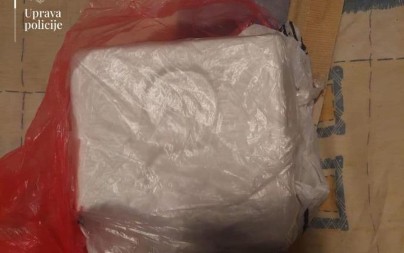 UHAPŠEN ROĐAK OSUMNJIČENOG ZA UBISTVO U BUDVI Policija mu našla 14 paketa kokaina (FOTO)