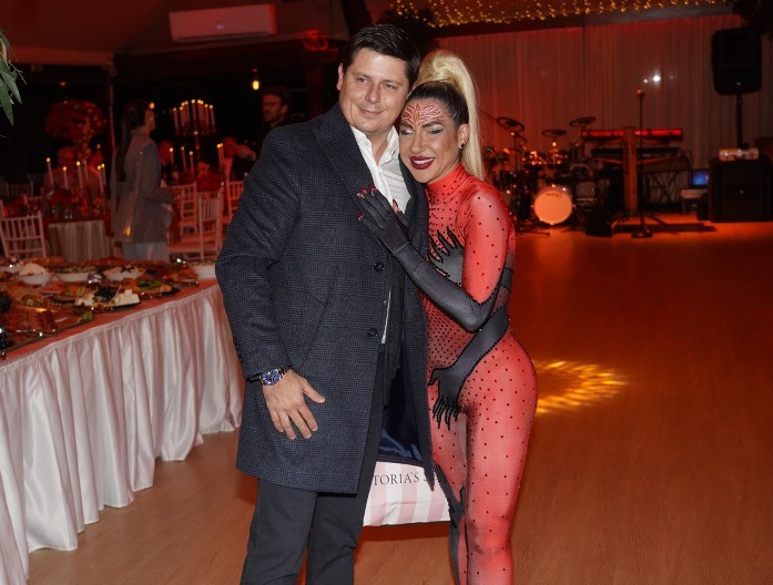 BIVŠI MUŽ JOVANE JEREMIĆ POKAZAO NOVU BESNU MAŠINU Ima i personalizovane tablice! (FOTO)