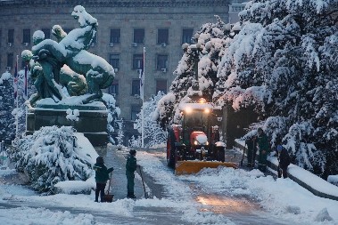 MAŠINE U POGONU, PREKO 1.000 LJUDI ČISTI SNEG Evo kako izgleda akcija u Beogradu, RHMZ najavio opasnu pojavu!