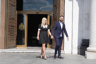 RAZVEO SE POZNATI ESTRADNI PAR Ljubav počela u Grandu, a nakon 8 godina doživeli krah braka 