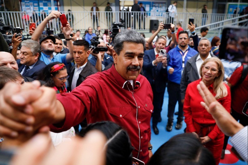 BITKOIN SKOČIO IZNAD 93.000 DOLARA POSLE HAPŠENJA MADURA: Kriptovalute prve reagovale na globalni potres