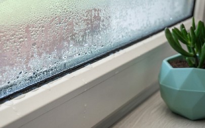 Kondenzacija nestaje preko noći: Namažite prozore ovim i gledajte čudo