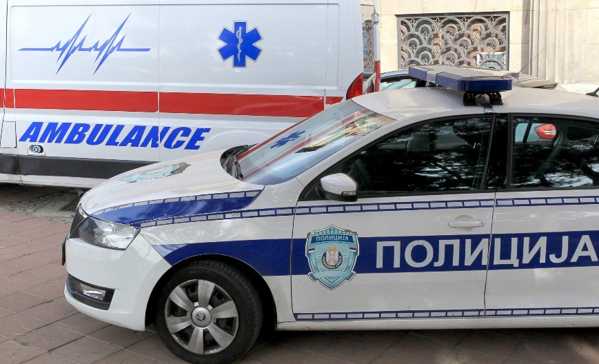  DVE TINEJDŽERKE POVREĐENE U MLADENOVCU Na devojke naletao auto na obeleženom pešačkom prelazu