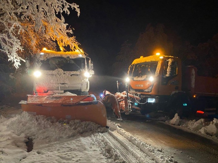 "NE ODBIJAJTE EVAKUACIJU!" Vanredna situacija u više opština u Srbiji zbog snega i leda, brojna sela bez struje, opasnost tek sledi