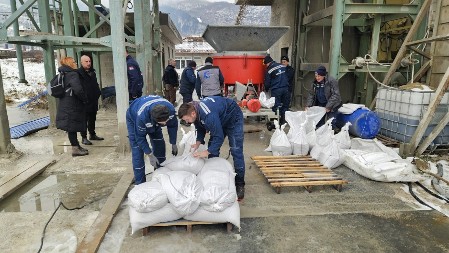 ALARMANTNA SITUACIJA U PRIJEPOLJU Spremaju se džakovi kako bi se napravio bedem, spasilačke ekipe na terenu (FOTO) 