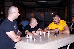 NAŠEM PEVAČU PLANUO AUTOMOBIL TOKOM VOŽNJE Pukom srećom izbegao tešku nesreću