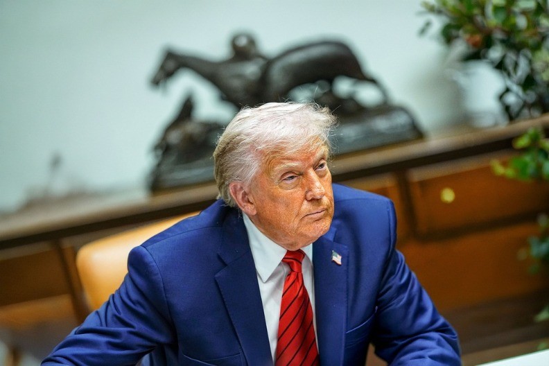 TRAMP TRLJA RUKE Pao dogovor sa Venecuelom oko nafte