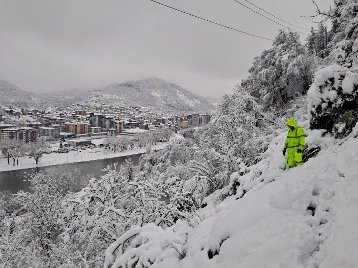 NASTAVLJAJU SE LEDENI DANI - DANAS DO -10, VEJAĆE SNEG! Nižu se upozorenja! 