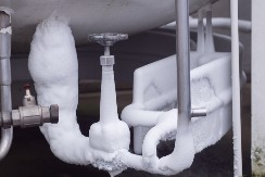 OVO NIKAKO NE RADITE KADA SE CEVI ZALEDE Jedan potez može izazvati pucanje i poplavu u stanu