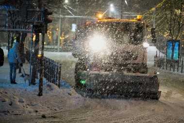 83 VOZILA ČISTI BEOGRAD Sneg ne prestaje da pada, putni pravci prohodni