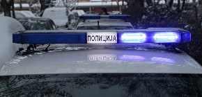 NOĆNI PAKAO U MRSAĆU: Maloletnice pale sa sanki, auto naleteo na njih