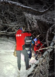 SPASIOCI GSS IZVUKLI TRI PLANINARA NA RTNJU Dramatična akcija kod Boljevca (FOTO+VIDEO)