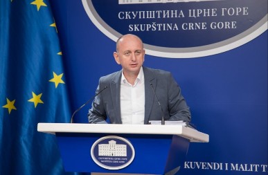 PREDSEDNIŠTVO DNP: Milun Zogović i Maja Vukićević obavezani da na Vladi iniciraju pitanje srpskog jezika, trobojke, državljanstva i PPOV-a u Botunu – ako Vlada ne prihvati incijative, izlazimo iz vlasti!