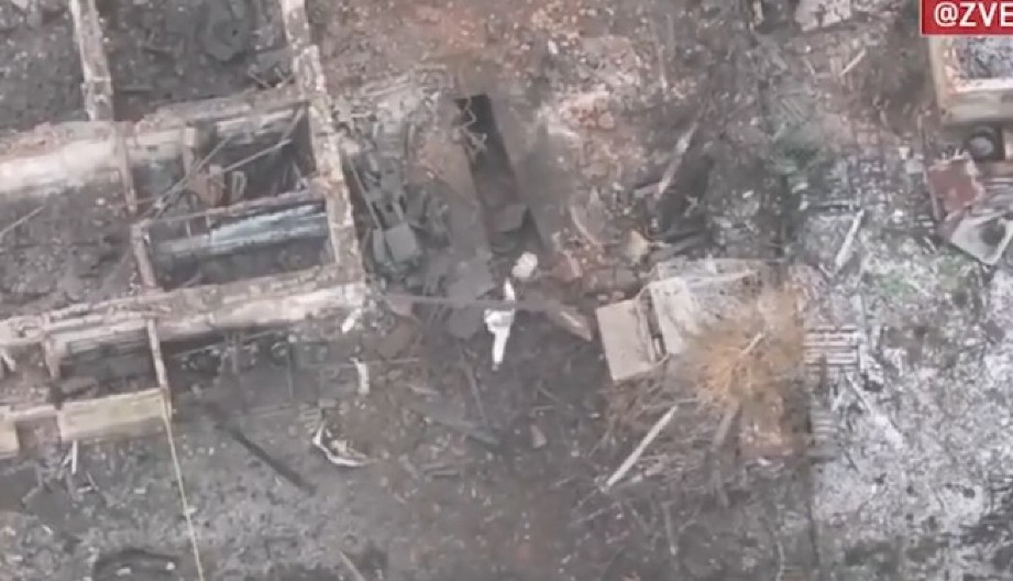 RUSKA GRUPA "SEVER" DIGLA U VAZDUH UKRAJINCE KOJI SU SE KRILI U PODRUMU: Bacio je ranac sa eksplozivom, kamera sve snimila (VIDEO)