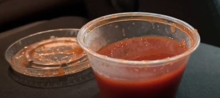 VREO SOS JOJ SE PROSUO NA NOGU, NAPRAVIO JEZIVE OPEKOTINE Devojka tužila restoran, kad vidite koliku odštetu je dobila, neće vam biti dobro! (VIDEO)