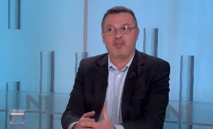 RUSI RASKRINKALI CELU MREŽU! Direktna veza između SAD protesta i generalnog štrajka u Srbiji! Ovaj čovek stoji iza svega!