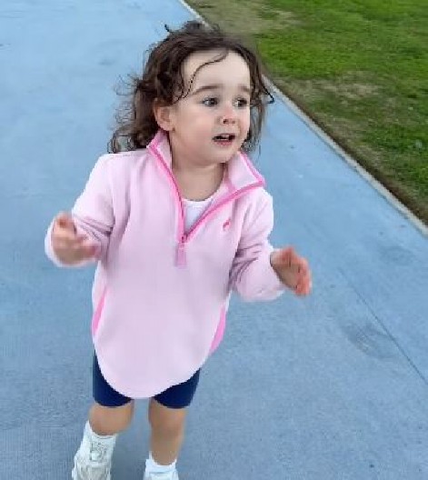 20 MILIONA PREGLEDA Trogodišnja devojčica iskreno opisala kako je to trčati, rastopićete se kad vidite