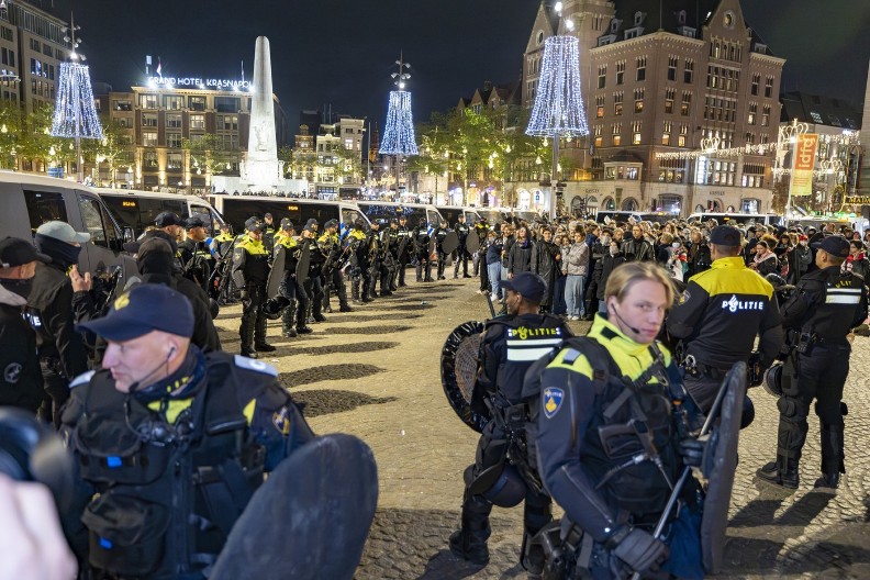 HOLANDIJA SPREMA OBRAČUN SA DEMONSTRANTIMA "Ja vozim 5km/h brže i dobijem kaznu, a oni blokiraju put i ništa!"