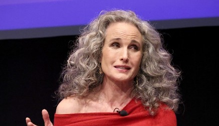 ,,MISLILA SAM DA SE RASPADAM" Glumica je jedva izvukla živu glavu, hrabro se borila protiv retke bolesti koja pogađa kukove