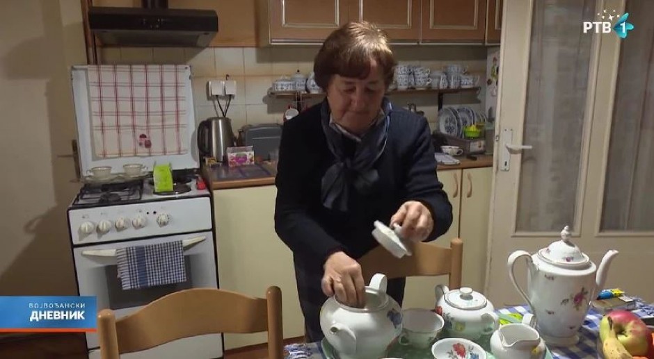 CELA KUĆA IM JE ISPUNJENA ČAJNICIMA Bračni par iz Novog Bečeja ima najveću kolekciju u Srbiji, a evo kako su odlučili da ih skupljaju