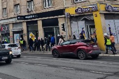 PROVALJENI! Studenti u kacigama pokušali da glume rudare ispred Predsedništva (FOTO)