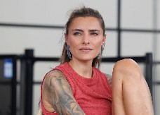 SAŠIN TAJNI RITUAL Ovo je atraktivna devojka Aleksandera Zvereva, starija je od njega osam godina, a pomaže mu pre svakog meča