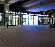 DRAMA NA BEOGRADSKOJ AUTOBUSKOJ STANICI Dečak oteo ženi novčanik pa krenuo da beži, zahvaljujući momcima usledio filmski preokret!