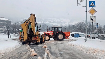 EVAKUISANO 37 LJUDI Ledeni talas napravio vanrednu situaciju u 11 mesta u Srbiji