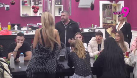 "UNIŠTILA SI NORIN ŽIVOT" Asmin udario na Aneli, sasuo joj sve u lice: "Prodala si dete"