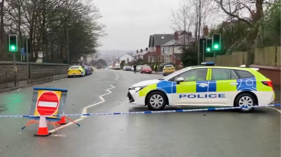 TRAGEDIJA! IMA MRTVIH Prvi snimci stravične nesreće u Engleskoj (VIDEO)