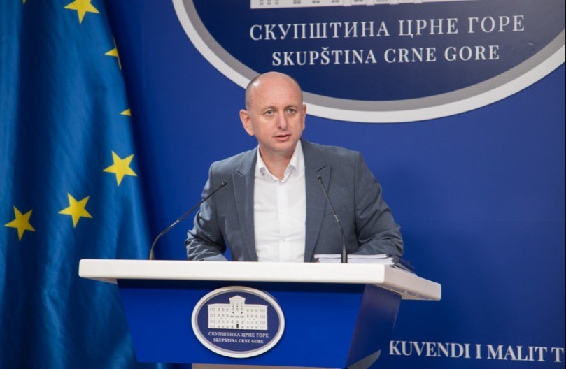 NE SLUŠAM DŽUKELE, HIJENE I ŠAKALE Milan Knežević, lider DNP, posle hapšenja u Botunu