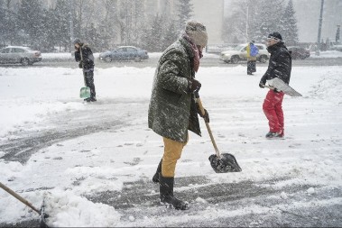 Greška koja donosi paprene kazne - ne bi trebalo uvek posipati so za uklanjanje leda i snega