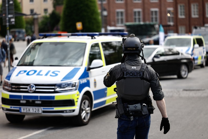 DRAMA U ŠVEDSKOJ Pokušao da uđe u rusku ambasadu, hitno uhapšen