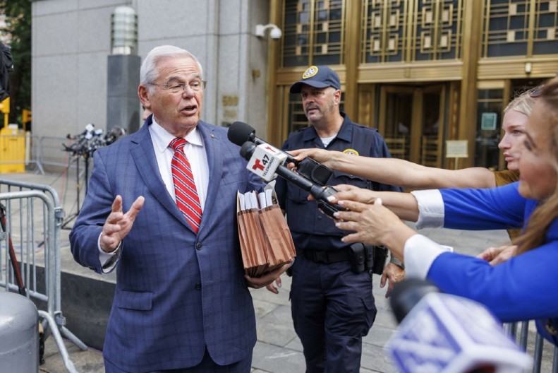 PRAVDA STIGLA ALBANSKOG LOBISTU Bivši senator Menendez osuđen na DUGU zatvorsku kaznu!