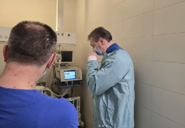 I KAD MOŽETE SAMO DA SE ISPLAČETE SA MAJKOM... Vučić posetio teško povređenog momka iz Novog Sada, OVO MU JE VRATILO VERU DA SU ČUDA MOGUĆA