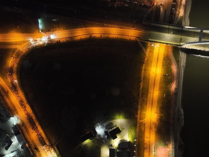 EVO KOLIKO LJUDI BLOKIRA MOSTOVE Slike iz Novog Sada sve govore (FOTO)