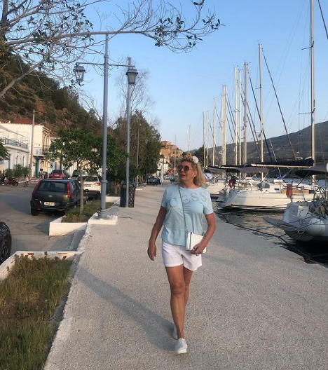 ĆERKA NAŠE VODITELJKE SE UDALA U TAJNOSTI! Majku nije pozvala na venčanje sa 20 godina starijim biznismenom