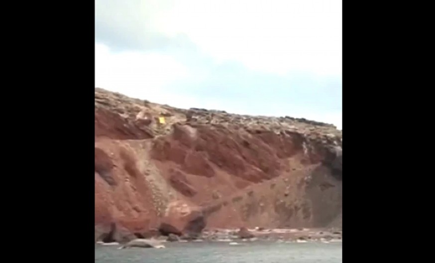 BRDO SE SRUŠILO I ZATRPALO PLAŽU Jezive scene nakon zemljotresa u Santoriniju, tlo se NE SMIRUJE (VIDEO)