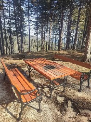 VANDALIZAM NA NAJPOSEĆENIJOJ SRPSKOJ PLANINI! Ložili vatru na mobilijaru, a strogo je zabranjeno! (FOTO)