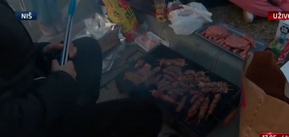 BRUKA I SRAMOTA! Organizovali komemorativni skup povodom smrti 15 ljudi a napravili ROŠTILJIJADU!