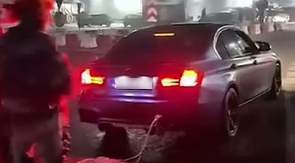 PEVAČU OBILI AUTO, PA GA POKRALI! Sve se desilo tik pred važan događaj, odmah pozvao saradnike!