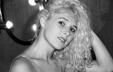 BILA JE NAJLEPŠA ŽENA U JUGOSLAVIJI, A ONDA PROPALA I NESTALA Morala je da radi kao kasirka, muž ju je tukao, a evo kako danas izgleda (FOTO)